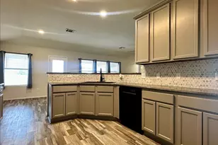 417 Bandara Woods Blvd, Elgin, TX 78621 - Photo 9