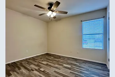 417 Bandara Woods Boulevard, Elgin, TX 78621 - Photo 17