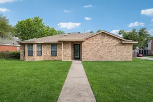 1800 Cedarlawn St, Taylor, TX 76574 - Photo 1