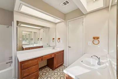 1800 Cedarlawn Street, Taylor, TX 76574 - Photo 9