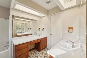 1800 Cedarlawn St, Taylor, TX 76574 - Photo 9