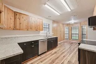 1800 Cedarlawn St, Taylor, TX 76574 - Photo 5