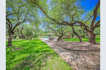 104 E Rustle Cove, Georgetown, TX 78628 - Photo 31