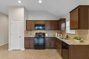 123 Saranac Dr, Elgin, TX 78621 - Photo 7