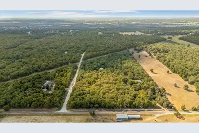 120 Twin Oaks Road, Elgin, TX 78621 - Photo 17