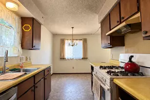 704 Drake Ln, Taylor, TX 76574 - Photo 5
