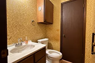 704 Drake Ln, Taylor, TX 76574 - Photo 9