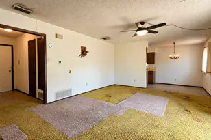 704 Drake Ln, Taylor, TX 76574 - Photo 3