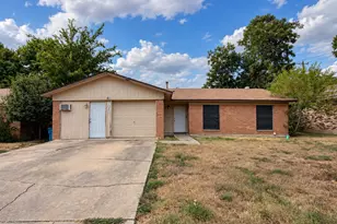 704 Drake Ln, Taylor, TX 76574 - Photo 1