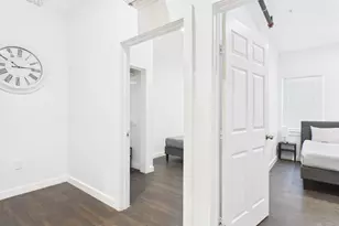 1010 W 26th St, Austin, TX 78705 - Photo 9