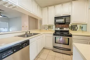806 W 24th St, Austin, TX 78705 - Photo 5