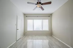 806 W 24th St, Austin, TX 78705 - Photo 11