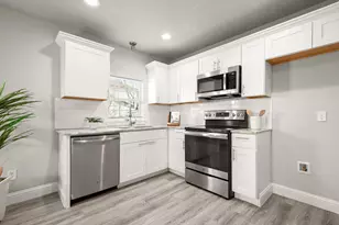 918 W 3rd St, Taylor, TX 76574 - Photo 7