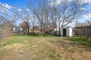 918 W 3rd St, Taylor, TX 76574 - Photo 21