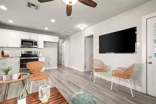 918 W 3rd St, Taylor, TX 76574 - Photo 9