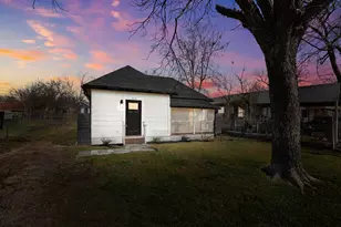 918 W 3rd St, Taylor, TX 76574 - Photo 1