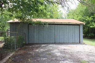 741 W Bell St, Bartlett, TX 76511 - Photo 17
