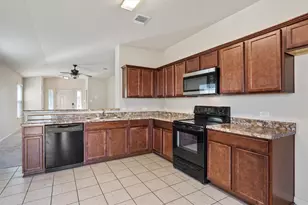 180 Eagle Dr, Luling, TX 78648 - Photo 9