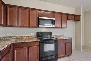 180 Eagle Dr, Luling, TX 78648 - Photo 5