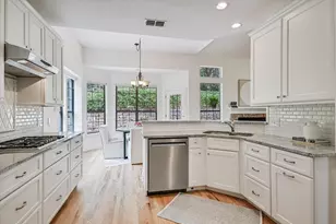 4028 Walnut Clay Dr, Austin, TX 78731 - Photo 11