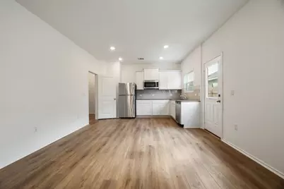 10713 Steinbeck Drive, Austin, TX 78747 - Photo 9