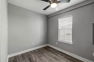 2710 Ave P 1/2, Galveston, TX 77550 - Photo 15
