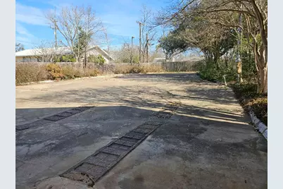 1225 N Avenue C, Elgin, TX 78621 - Photo 9