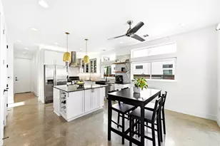 1704 E 13th St, Austin, TX 78702 - Photo 11