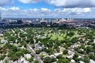 1704 E 13th St, Austin, TX 78702 - Photo 5