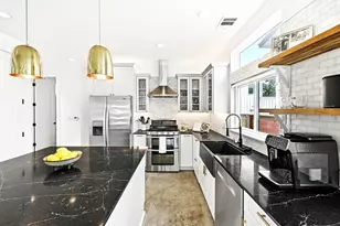 1704 E 13th St, Austin, TX 78702 - Photo 17