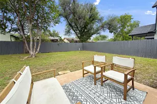 800 Huntingdon Pl, Austin, TX 78745 - Photo 19
