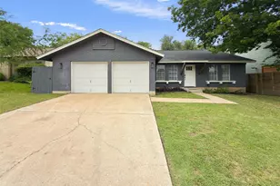 800 Huntingdon Pl, Austin, TX 78745 - Photo 1