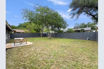 800 Huntingdon Place, Austin, TX 78745 - Photo 17