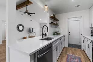 800 Huntingdon Pl, Austin, TX 78745 - Photo 7