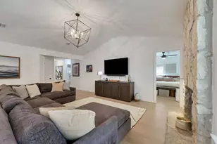 7902 Copano Dr, Austin, TX 78749 - Photo 7