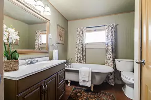 303 W Austin St, Fredericksburg, TX 78624 - Photo 19