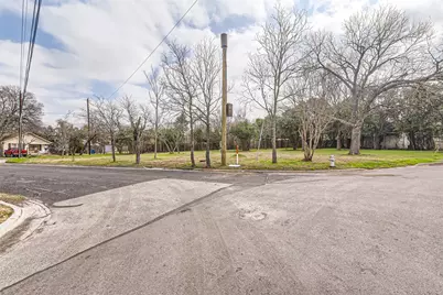 401 Oak Plaza, Austin, TX 78753 - Photo 3