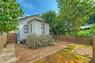 1711 E 7th St, Austin, TX 78702 - Photo 31