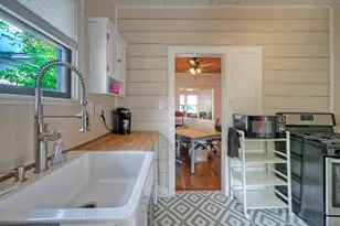 1711 E 7th St, Austin, TX 78702 - Photo 15