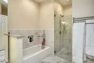 2409 Pecan St, Bastrop, TX 78602 - Photo 9