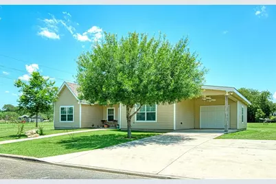 2409 Pecan Street, Bastrop, TX 78602 - Photo 3
