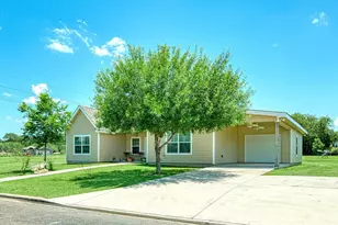 2409 Pecan St, Bastrop, TX 78602 - Photo 3