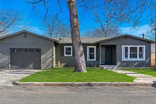 511 Olive St, Fredericksburg, TX 78624 - Photo 3