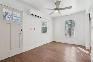 304 Harris St, Smithville, TX 78957 - Photo 9