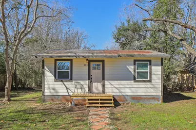 304 Harris Street, Smithville, TX 78957 - Photo 5