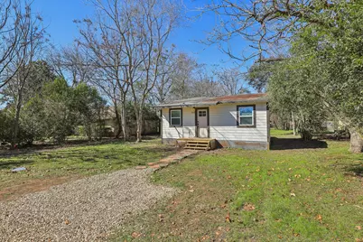 304 Harris Street, Smithville, TX 78957 - Photo 7