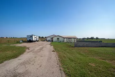 142 Zimmerhanzel Road, Flatonia, TX 78941 - Photo 3