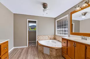 8015 Gault St, Austin, TX 78757 - Photo 13