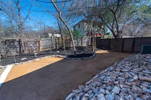 2704 Catalina Dr, Austin, TX 78741 - Photo 37