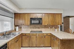2303 Dawn Dr, Georgetown, TX 78628 - Photo 11